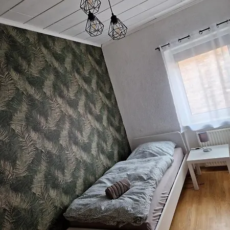 Ferienwohnung/monteurunterkunft Leopolshall * 施塔斯富尔特