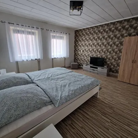 Ferienwohnung/monteurunterkunft Leopolshall 公寓 *