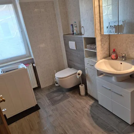 Ferienwohnung/monteurunterkunft Leopolshall 施塔斯富尔特