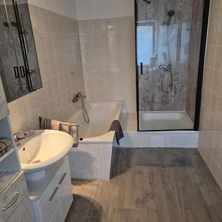 Ferienwohnung/monteurunterkunft Leopolshall * 施塔斯富尔特