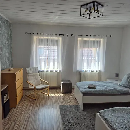 Apartment Ferienwohnung/monteurunterkunft Leopolshall Stassfurt
